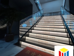 激光内雕玻璃：学校装饰的新潮流与文化传承