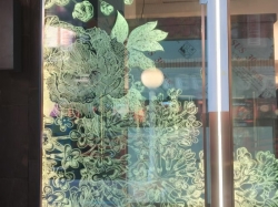 激光内雕玻璃：商业展示的魅力新宠